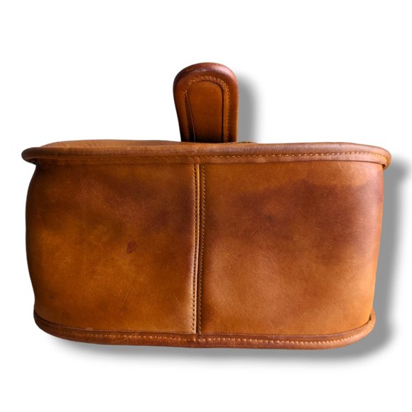 Vintage Coach Standard Courier bag in British Tan - Picture 7 of 11